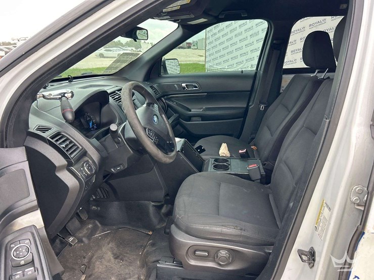 2018-ford-explorer-image-12