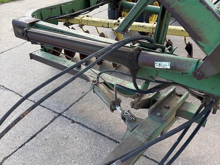 john-deere-220-image-22