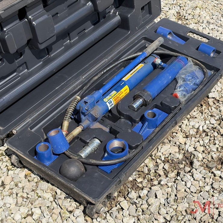 NAPA PROFESSIONAL 10 TON PORTA-POWER WITH CASE