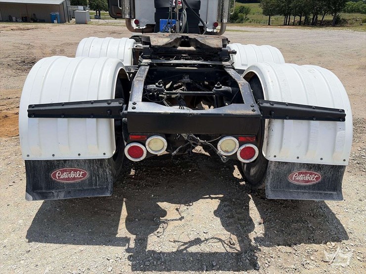 2016-peterbilt-389-image-25