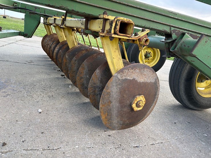 john-deere-220-image-20