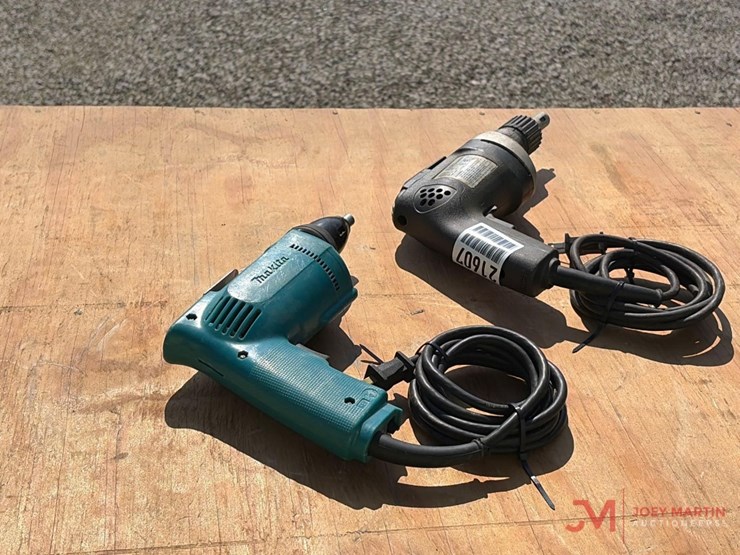 makita-electric-drywall-screwdriver-and-vsr-electric-drywall-screwdriver-image-3