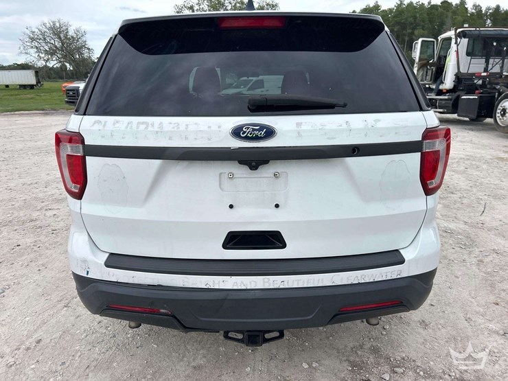 2018-ford-explorer-image-27