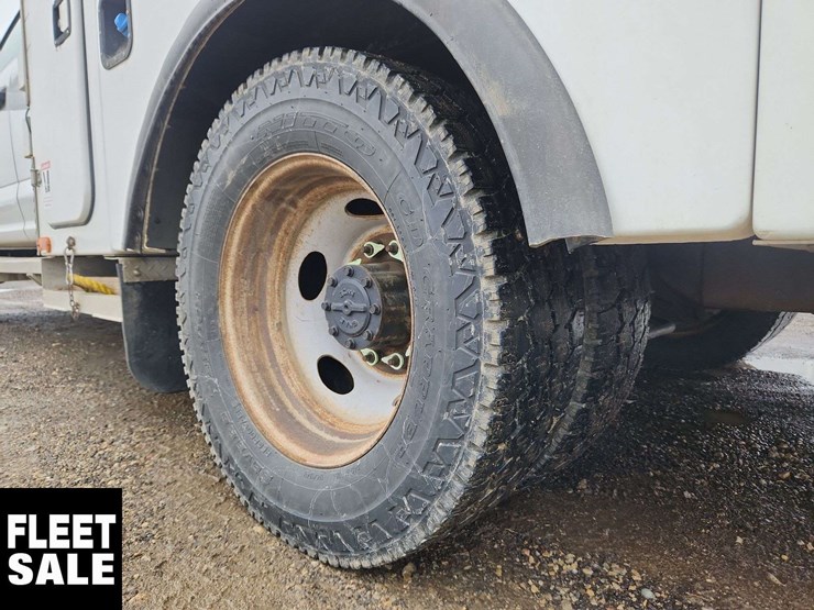 2021-ford-f550-image-36