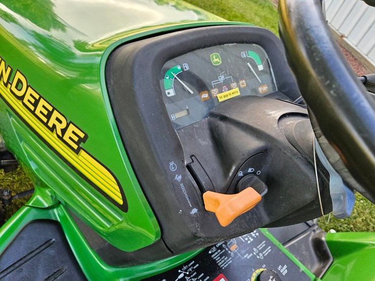 john-deere-x585-image-27