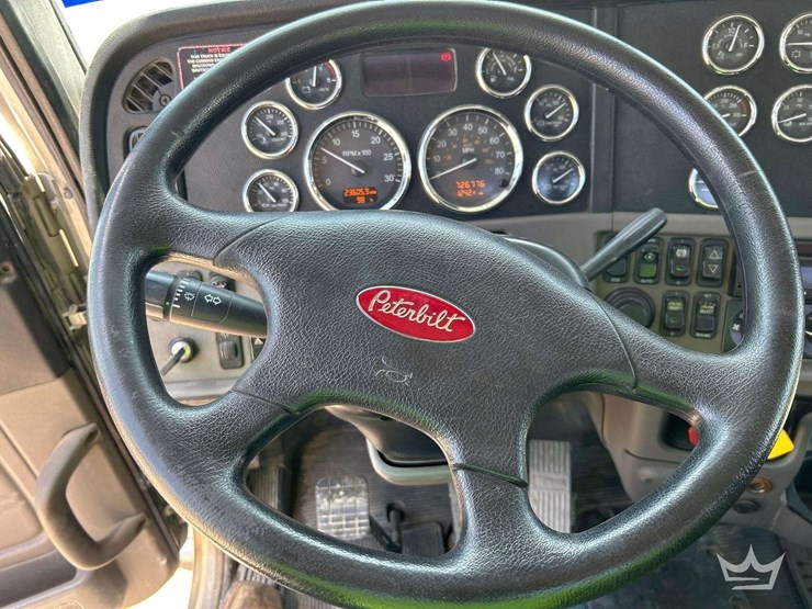 2016-peterbilt-389-image-17
