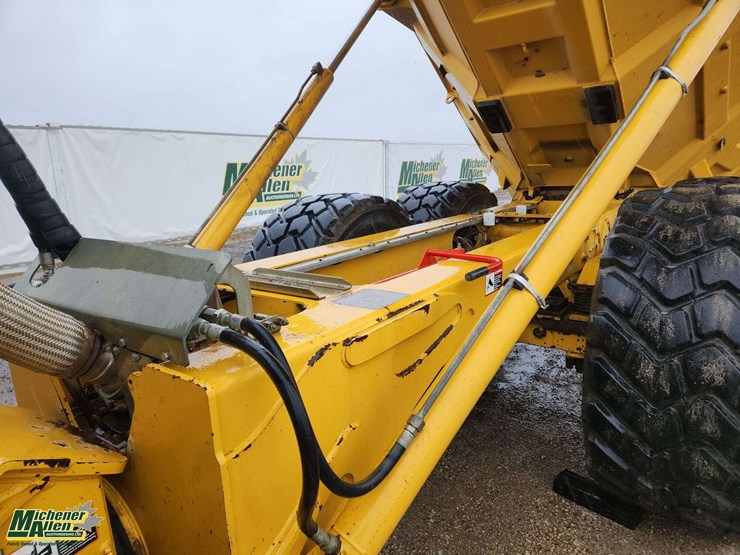 2014-deere-300d-image-25