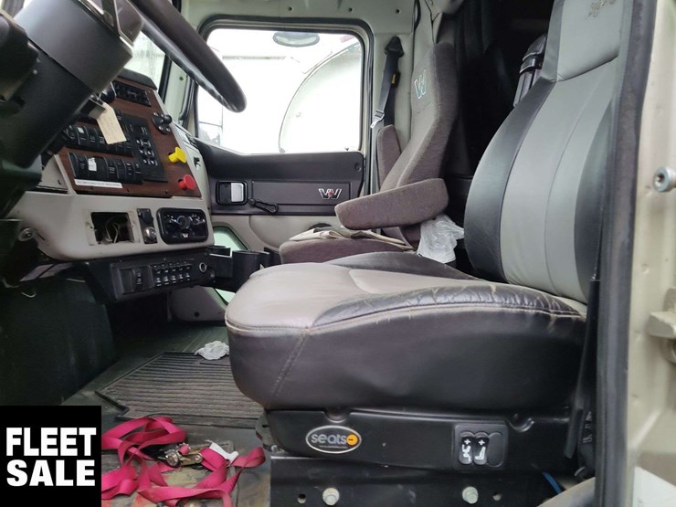 2015-western-star-4900-image-7