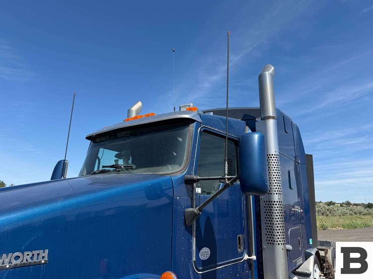 2015-kenworth-t800-image-12