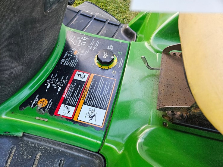 john-deere-x585-image-26