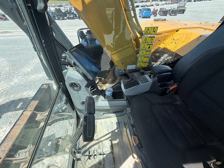 caterpillar-310-image-17