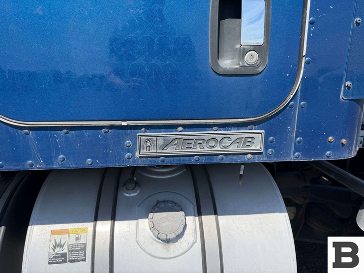 2015-kenworth-t800-image-16