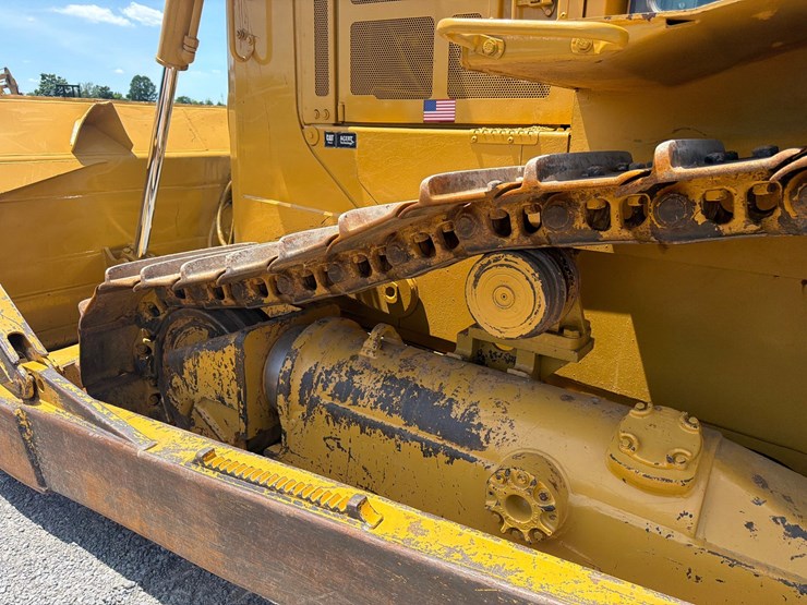 caterpillar-d6t-xl-image-8