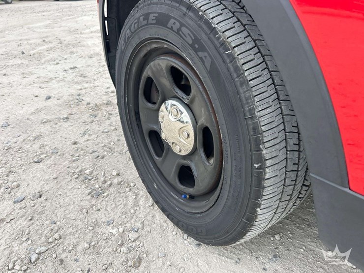 2016-ford-explorer-image-23