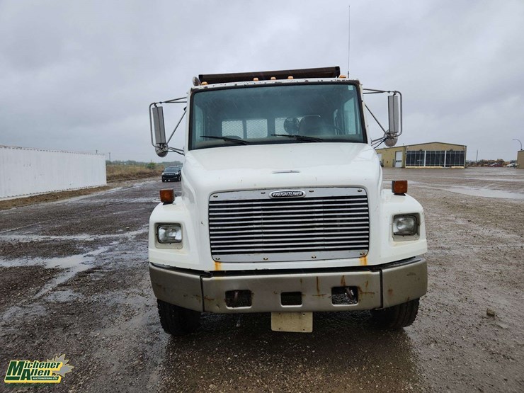 2001-freightliner-fl70-image-9