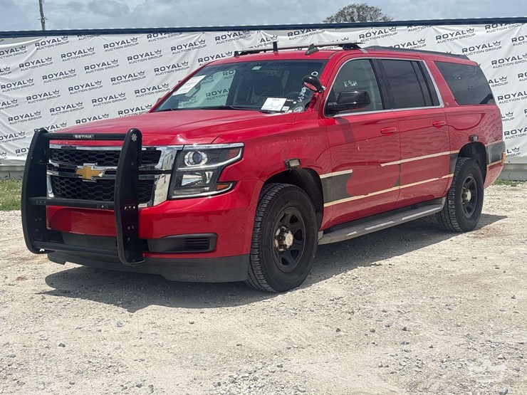 2015-chevrolet-suburban-image-1