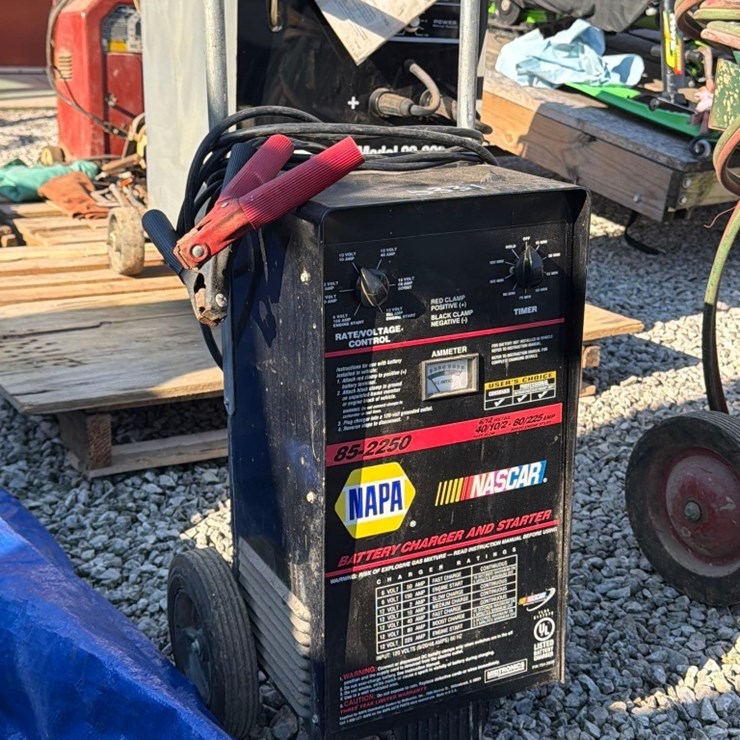 NAPA BATTERY CHARGER AND STARTER