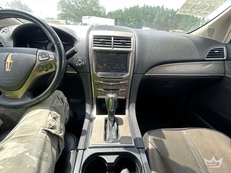 2011-lincoln-mkx-image-19