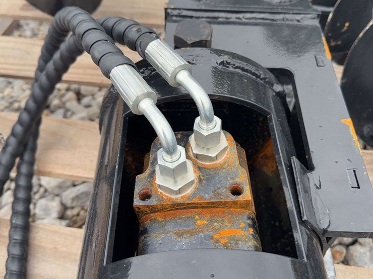 hydraulic-earth-auger-attachment-with-dual-augers-image-2