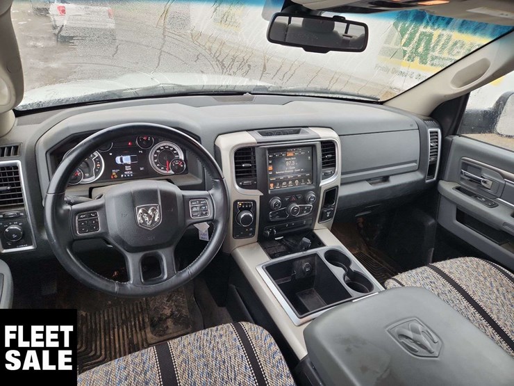 2015-dodge-1500-image-19