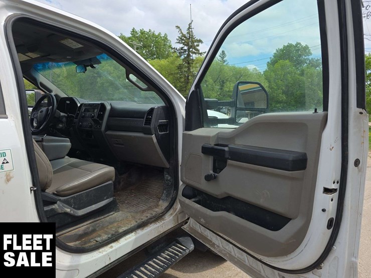 2017-ford-f550-image-21