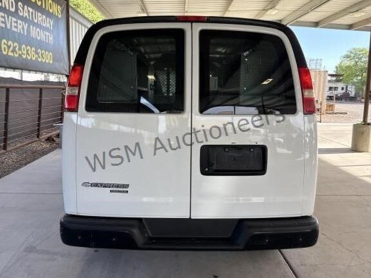 2015-chevrolet-express-2500-image-8