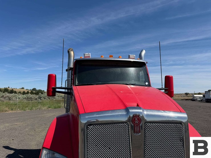 2015-kenworth-t880-image-9