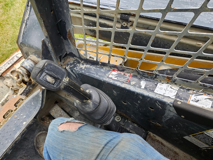deere-326d-image-31