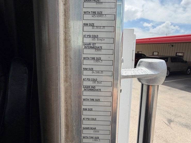 2020-kenworth-t800-image-29