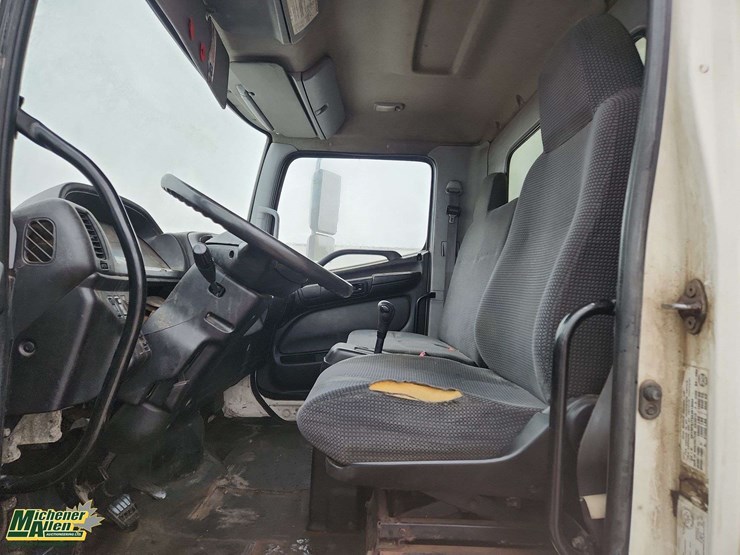 2010-hino-308-image-17