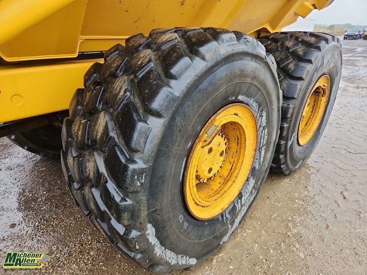 2014-deere-300d-image-12