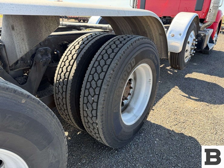 2015-kenworth-t880-image-35
