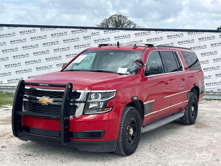 2015-chevrolet-suburban-image-25