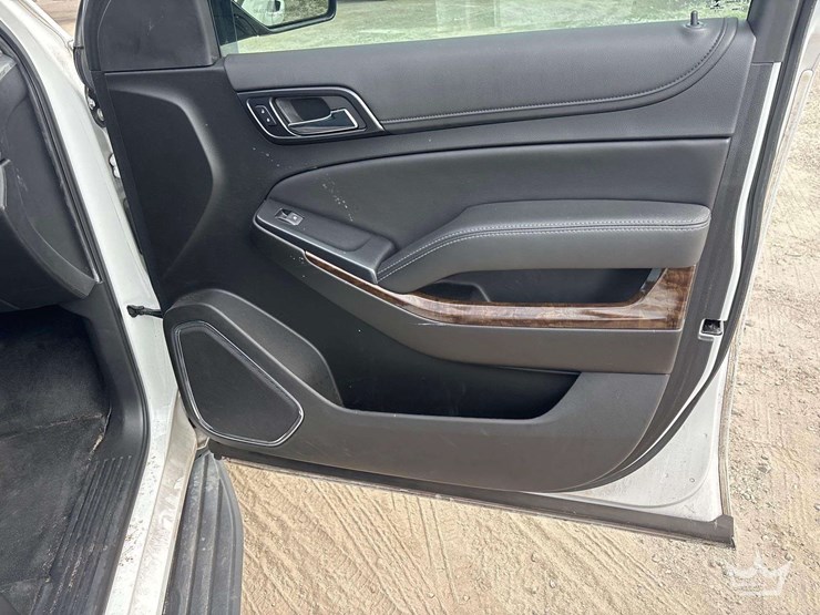 2019-chevrolet-tahoe-image-24