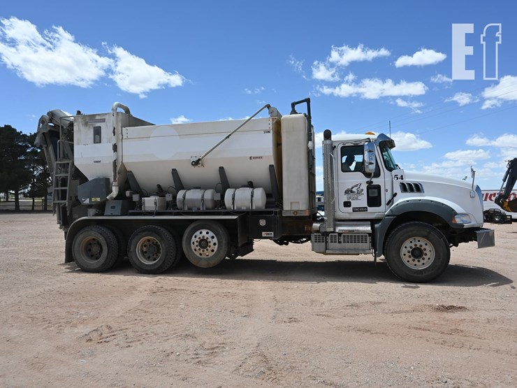 2024-mack-granite-64br-image-1