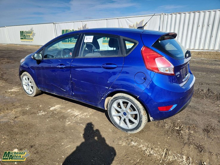 2014-ford-fiesta-se-image-3