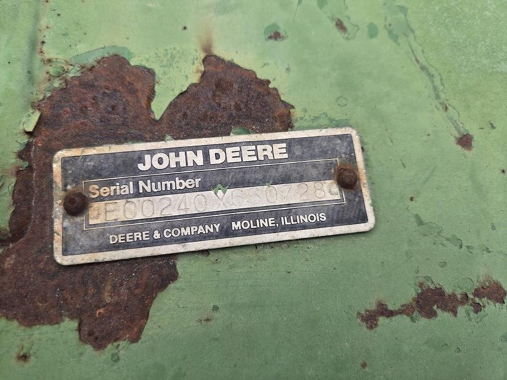 john-deere-240-image-8