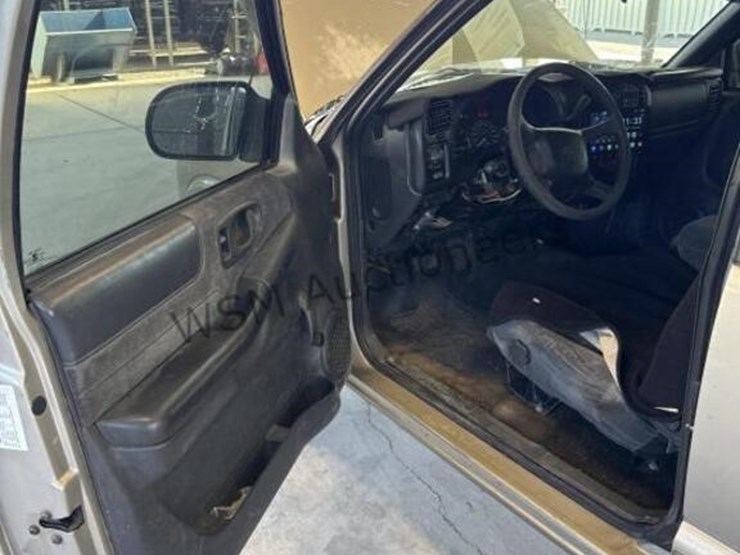 2000-chevrolet-s10-image-27