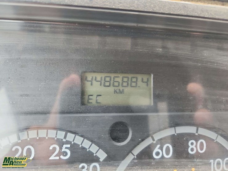 2001-freightliner-fl70-image-28