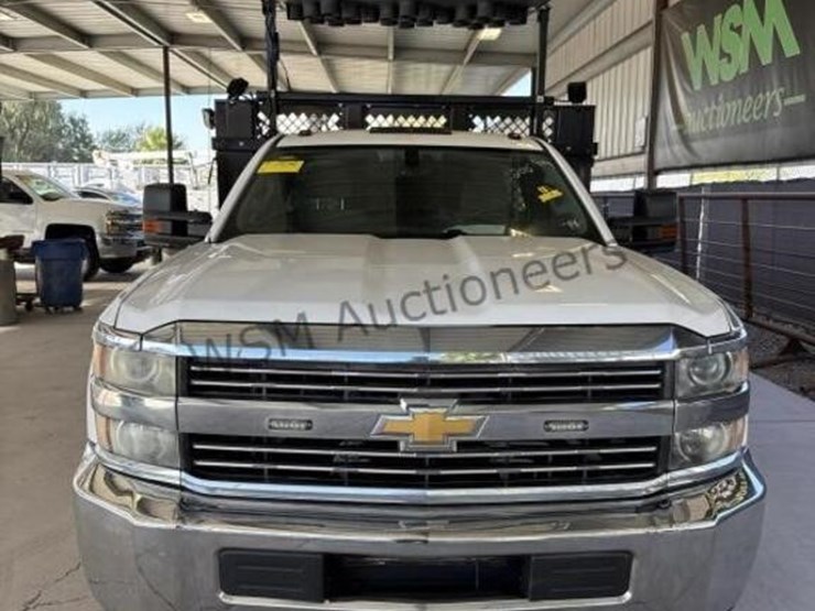 2015-chevrolet-silverado-3500hd-image-3
