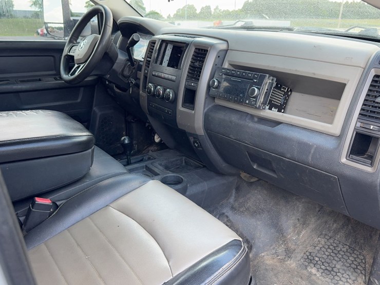 2012-dodge-ram-5500-image-15