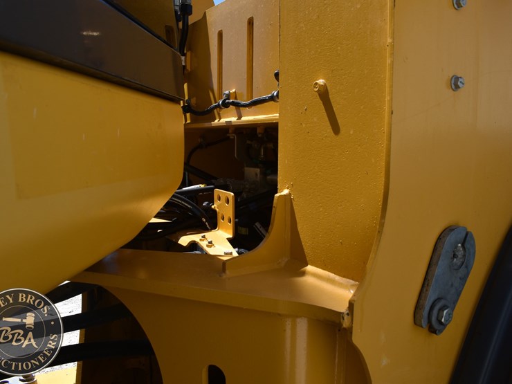 2021-deere-524-p-tier-image-43