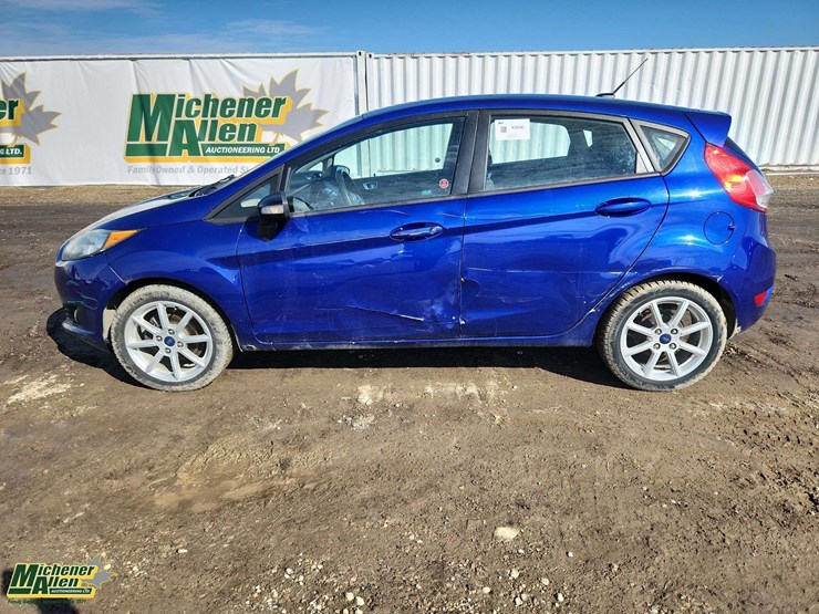 2014-ford-fiesta-se-image-6