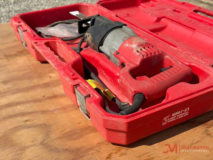 milwaukee-heavy-duty-electric-reciprocating-saw-with-case-image-4