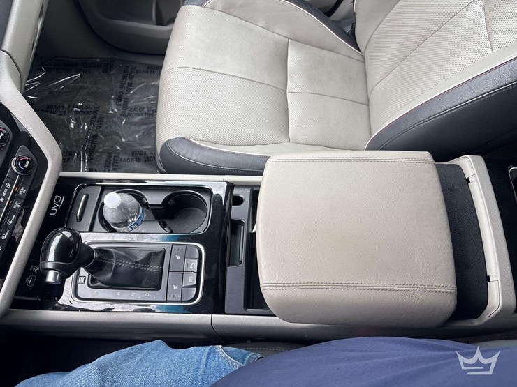2015-kia-sedona-image-18
