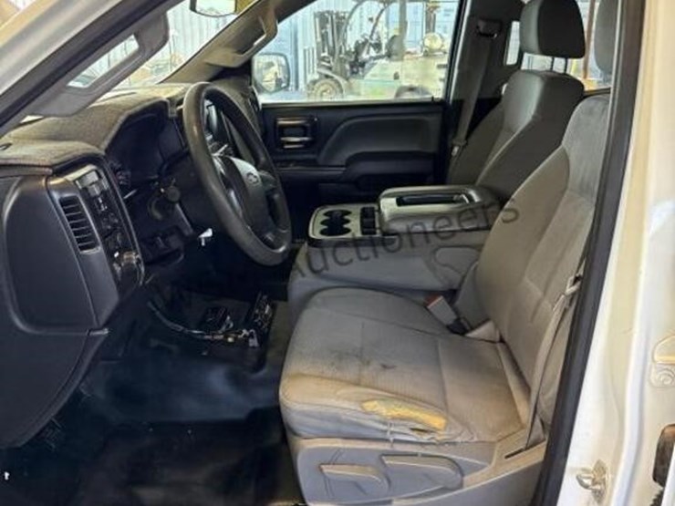 2015-chevrolet-silverado-2500hd-image-26
