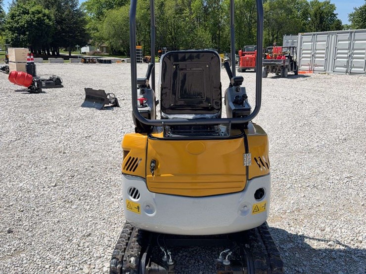 2026-me20-mini-excavator-image-4