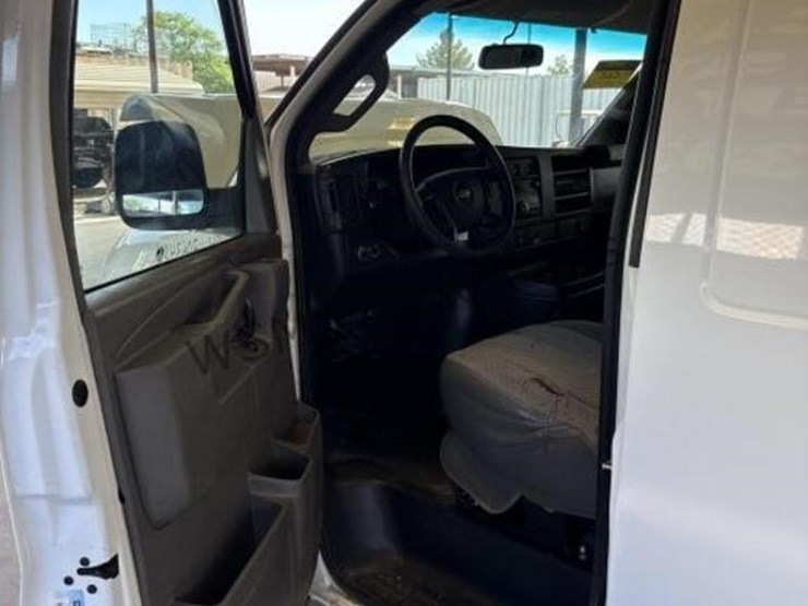 2016-chevrolet-express-2500-image-24