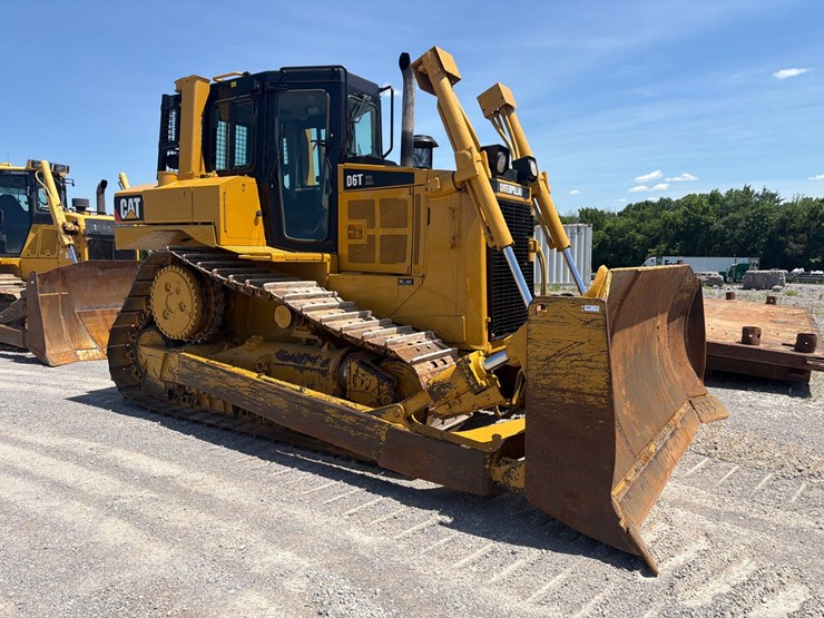 caterpillar-d6t-xl-image-2