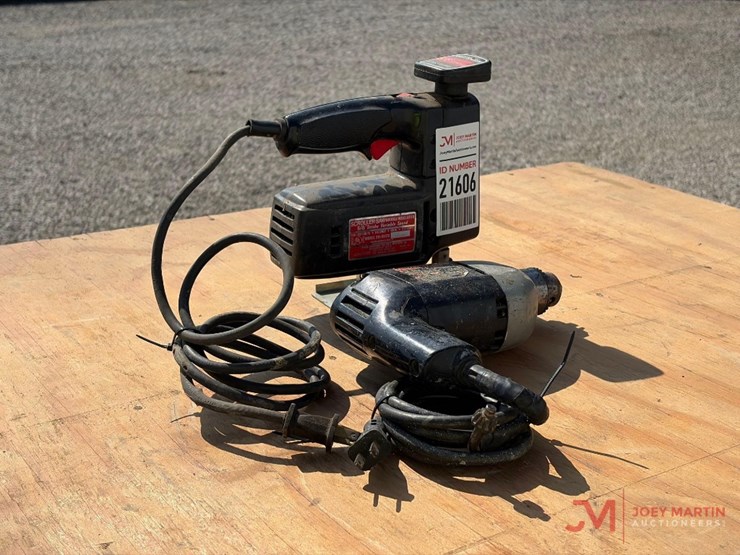 craftsman-electric-scroll-saw-and-black-&-decker-electric-drill-image-3